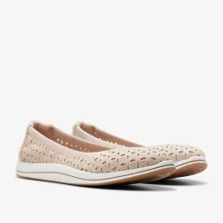 Clarks Breeze Roam Light Sand Store