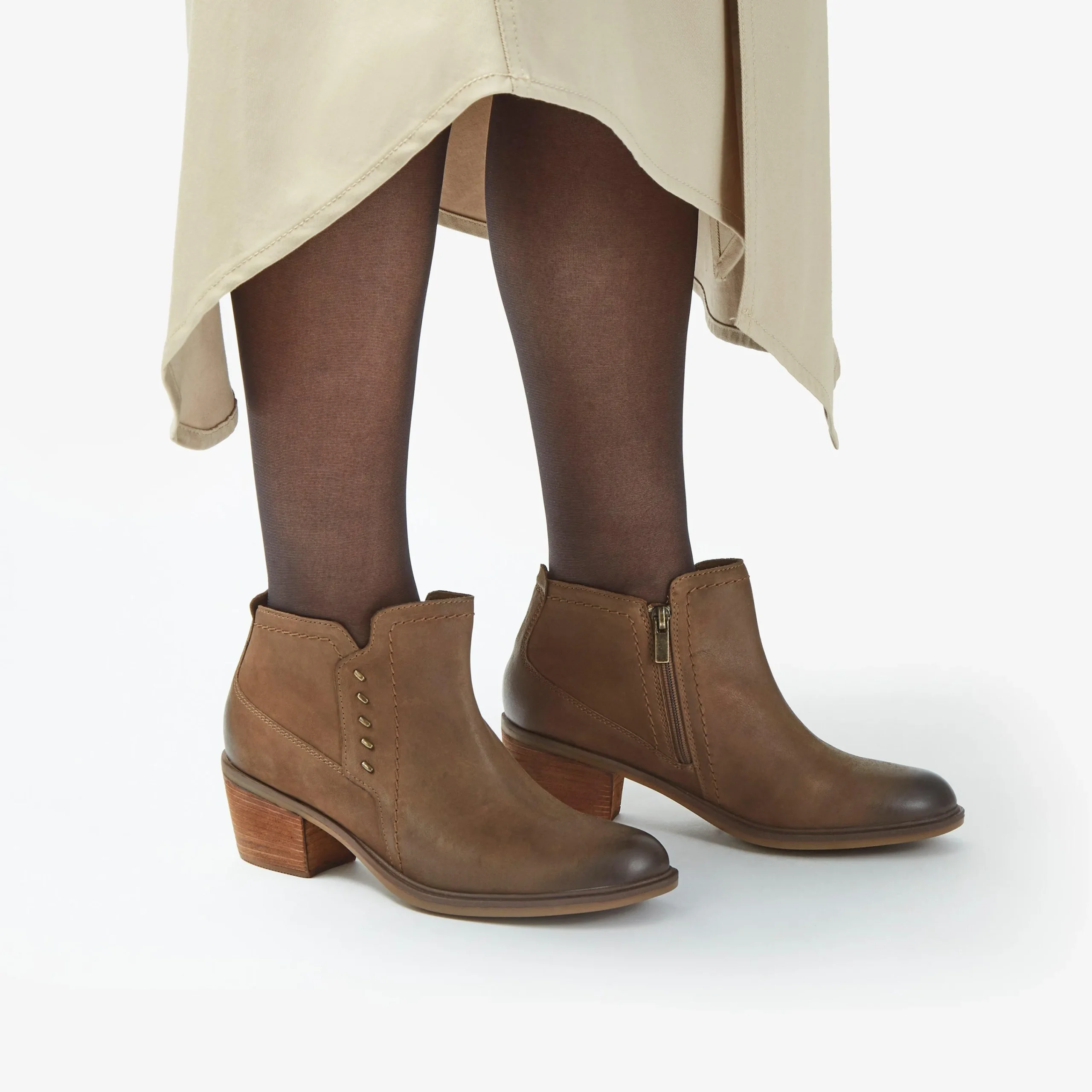 Clarks Neva Lo Dark Tan Leather Fashion