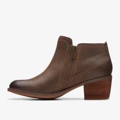 Clarks Neva Lo Dark Tan Leather Fashion