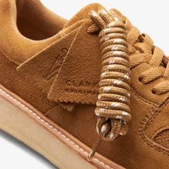 Clarks 8th St Sandford Golden Sand Suede Hot