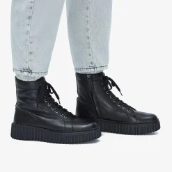 Clarks Torhill Rise Black Leather Fashion