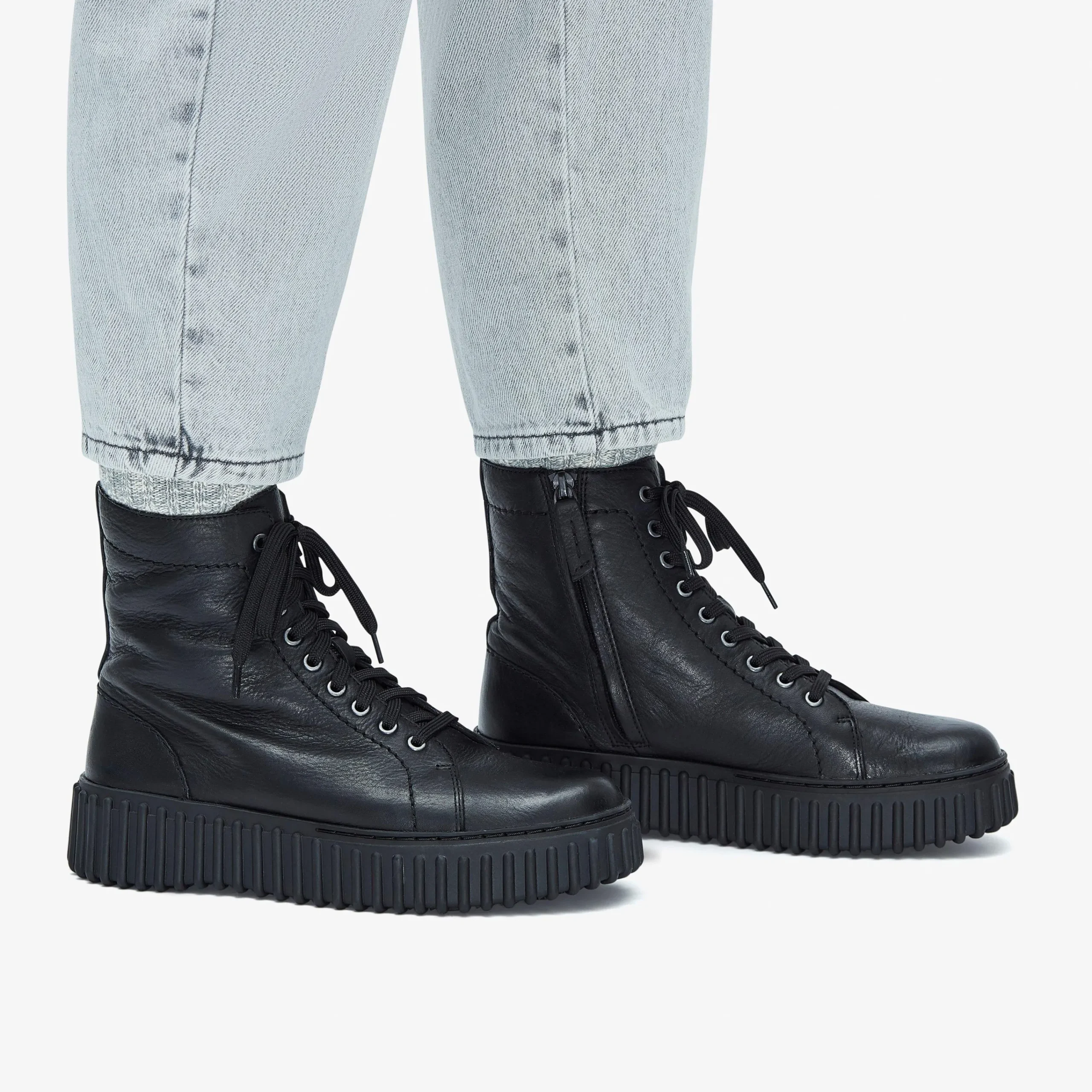 Clarks Torhill Rise Black Leather Fashion