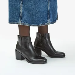 Clarks Valvestino Lo Black Leather Flash Sale